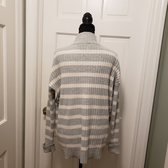 LOFT Grey & White Striped Pullovwr Sweater Size Medium Casual, Comfy - Picture 4 of 8